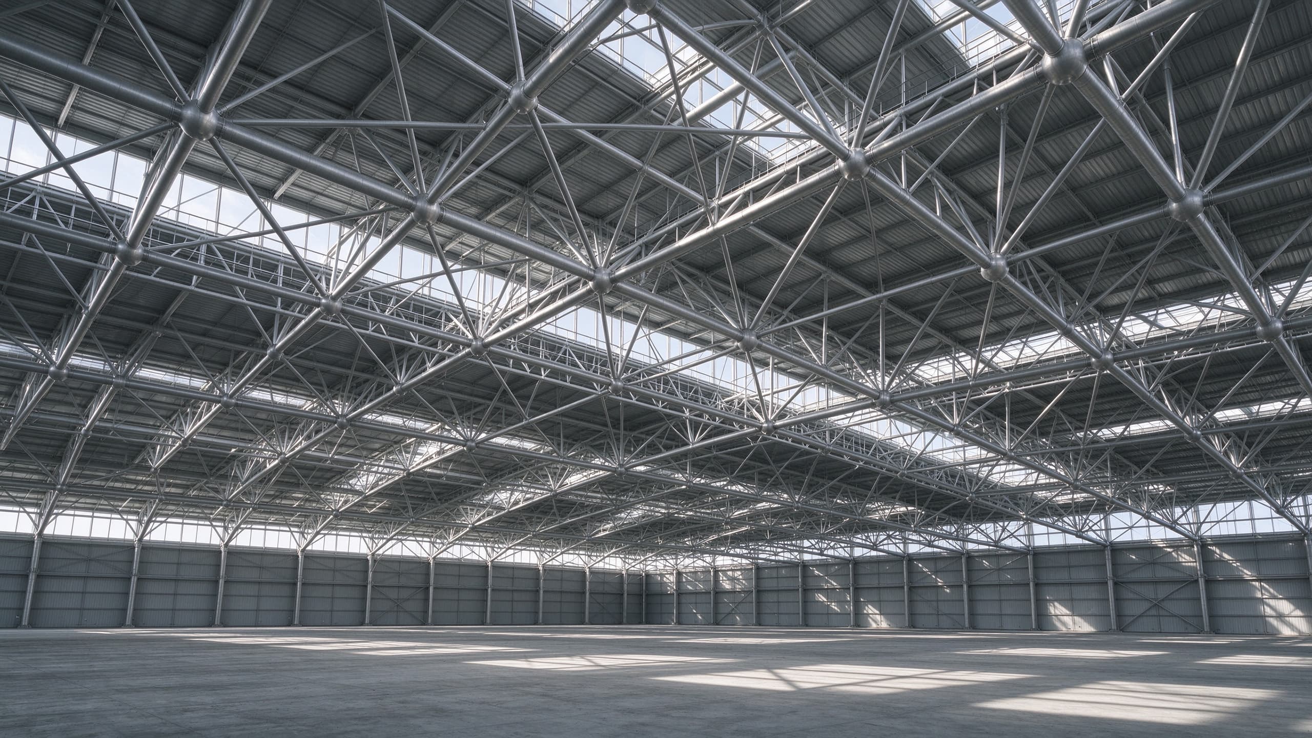 Space frame steel structure with bolted spherical nodes